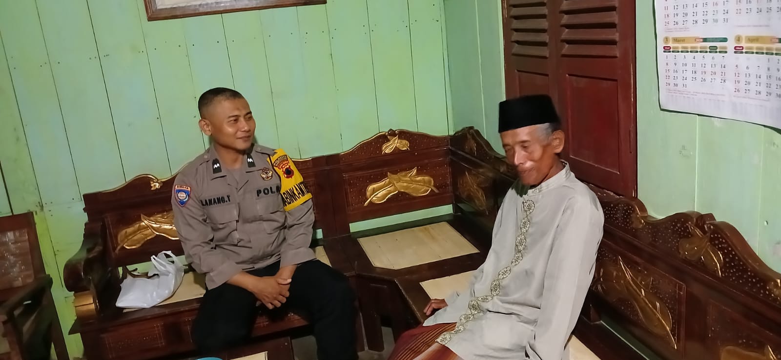 Sambangi Ketua RT, Bhabinkamtibmas Polsek Tambak Polresta Banyumas Sampaikan Imbauan Kamtibmas