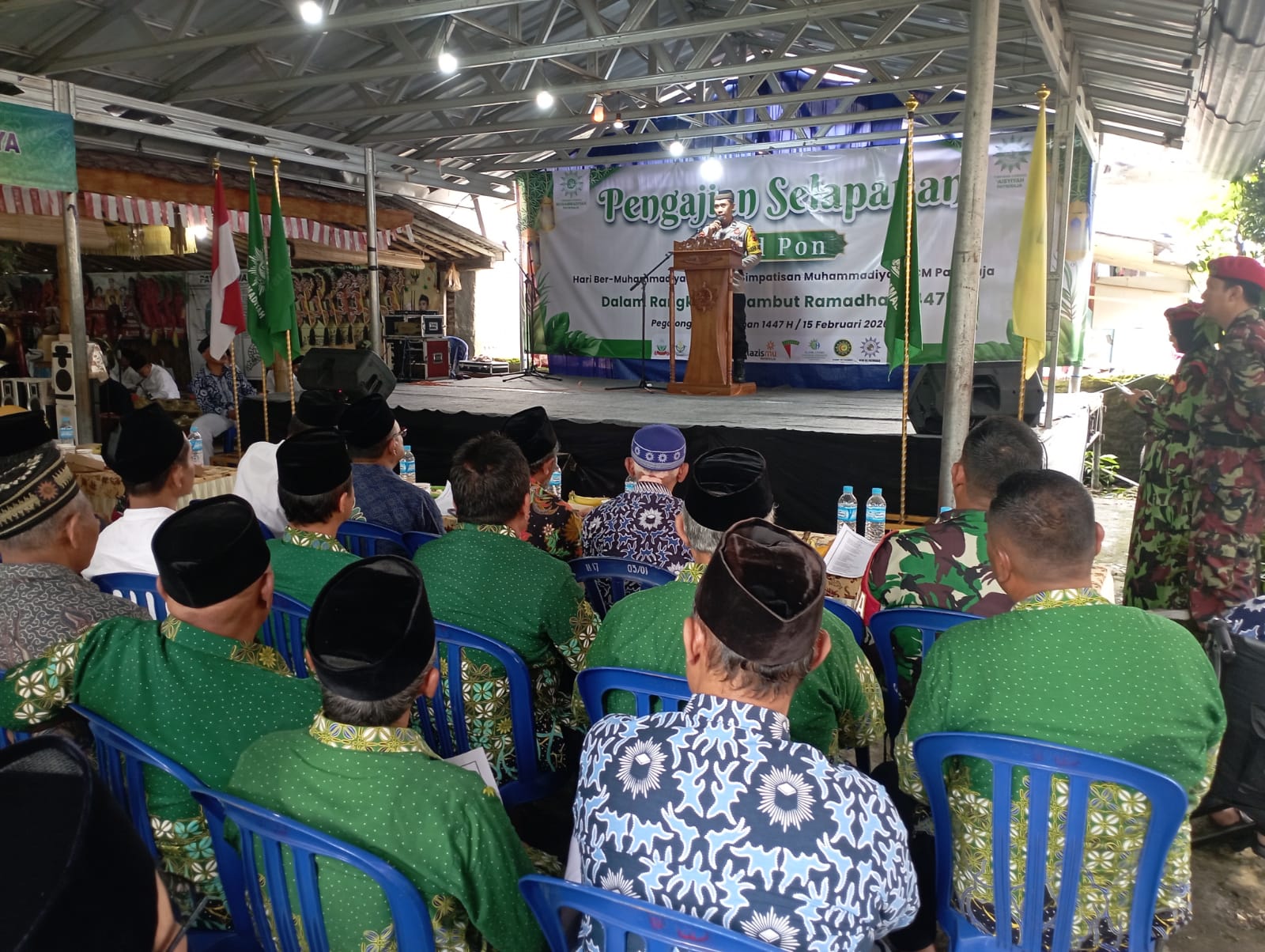 Pererat Silaturahmi, Bhabinkamtibmas Polsek Patikraja Polresta Banyumas Hadiri Pengajian