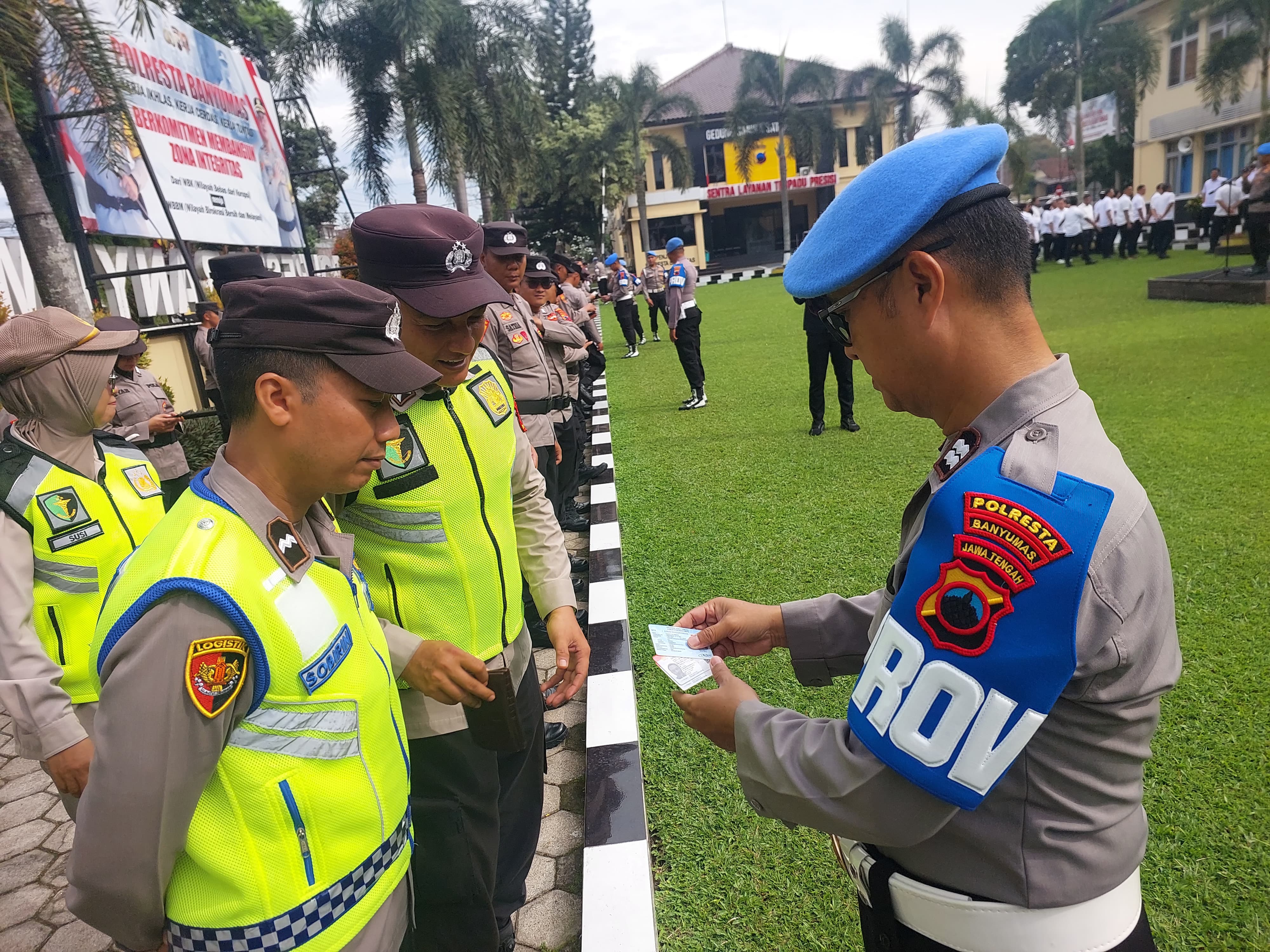 Sipropam Polresta Banyumas Tegakkan Disiplin Personel Melalui Gaktiblin Rutin