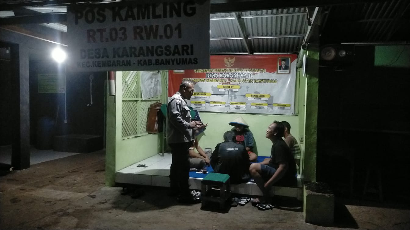 Sambangi Pos Kamling Karangsoka, Polsek Kembaran Polresta Banyumas Ajak Warga Aktif Jaga Keamanan Lingkungan