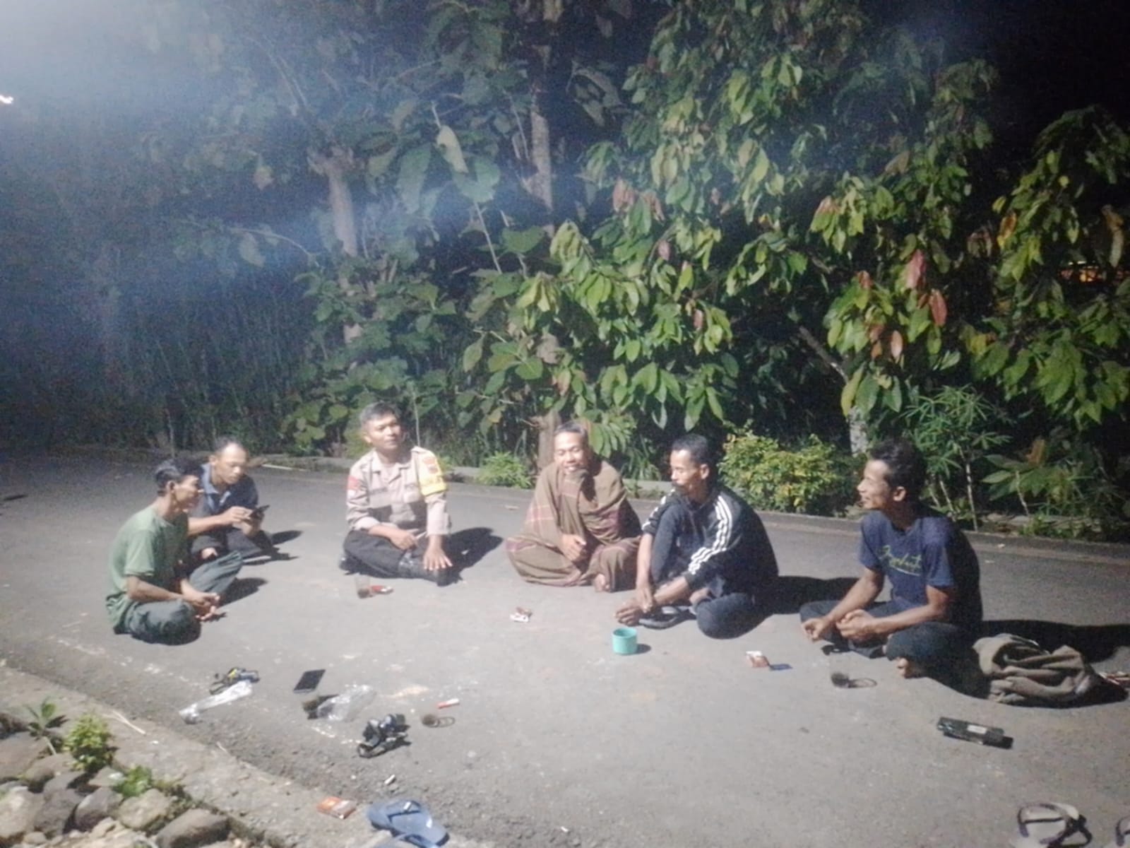 Polisi Banyumas Sambangi Pos Ronda, Dorong Warga Kaliputih Aktif Jaga Keamanan Lingkungan