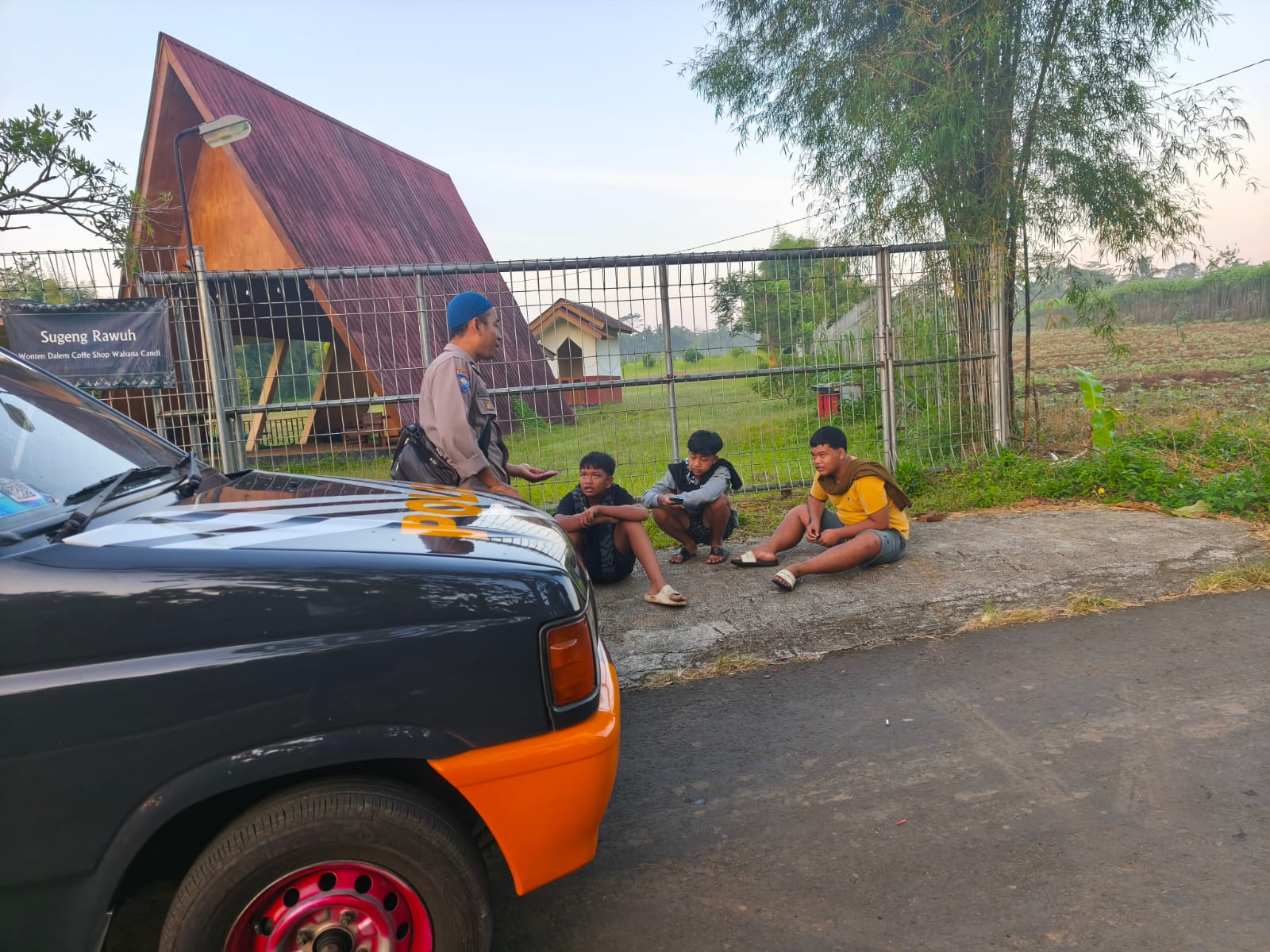 Bhabinkamtibmas Karanglewas Banyumas Patroli Sambangi Desa Binaan, Edukasi Anak Anak Bahaya Petasan