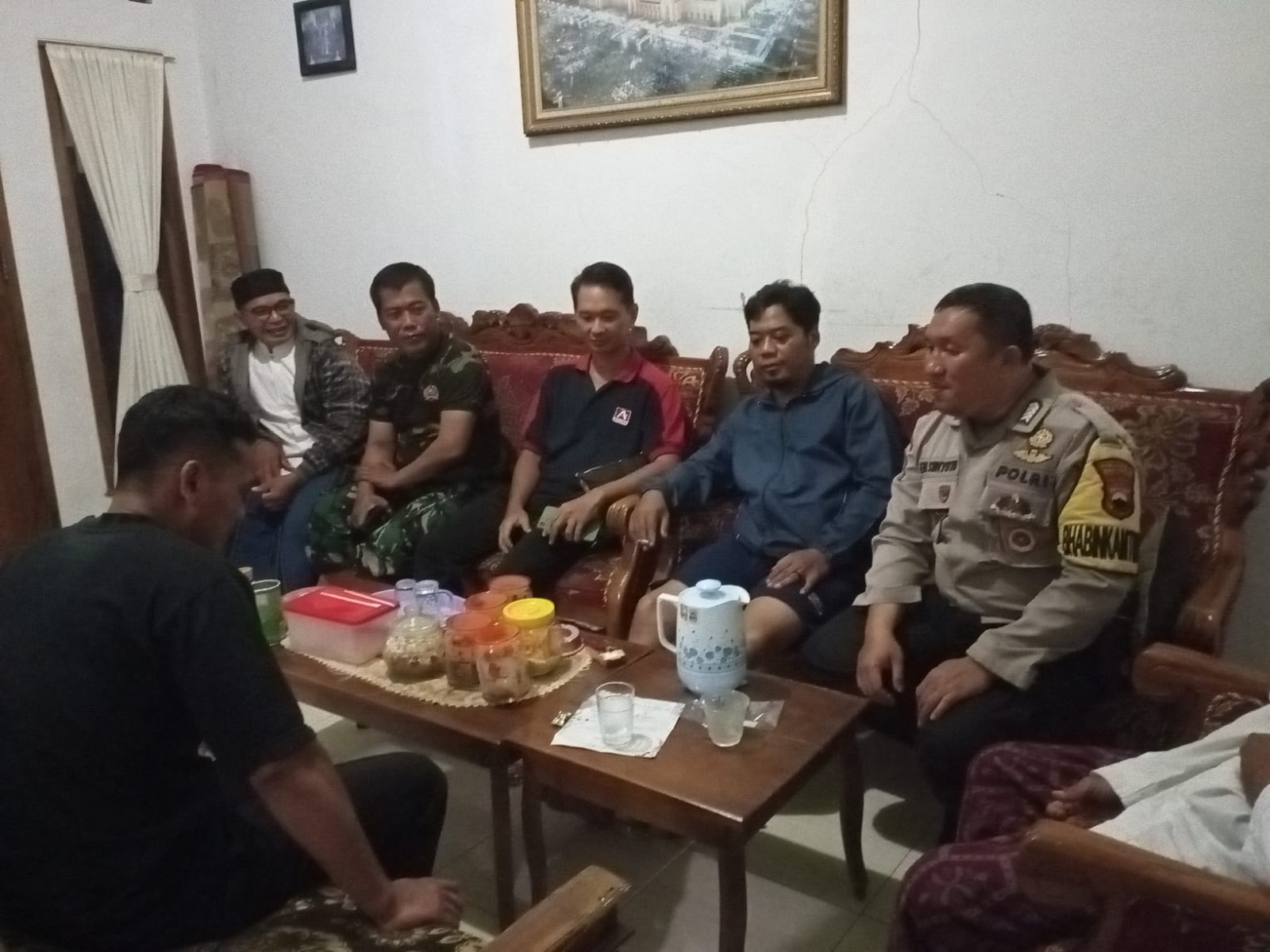 Dapur Roboh Diterjang Air Irigasi, Bhabinkamtibmas Cilongok Polresta Banyumas Gerak Cepat