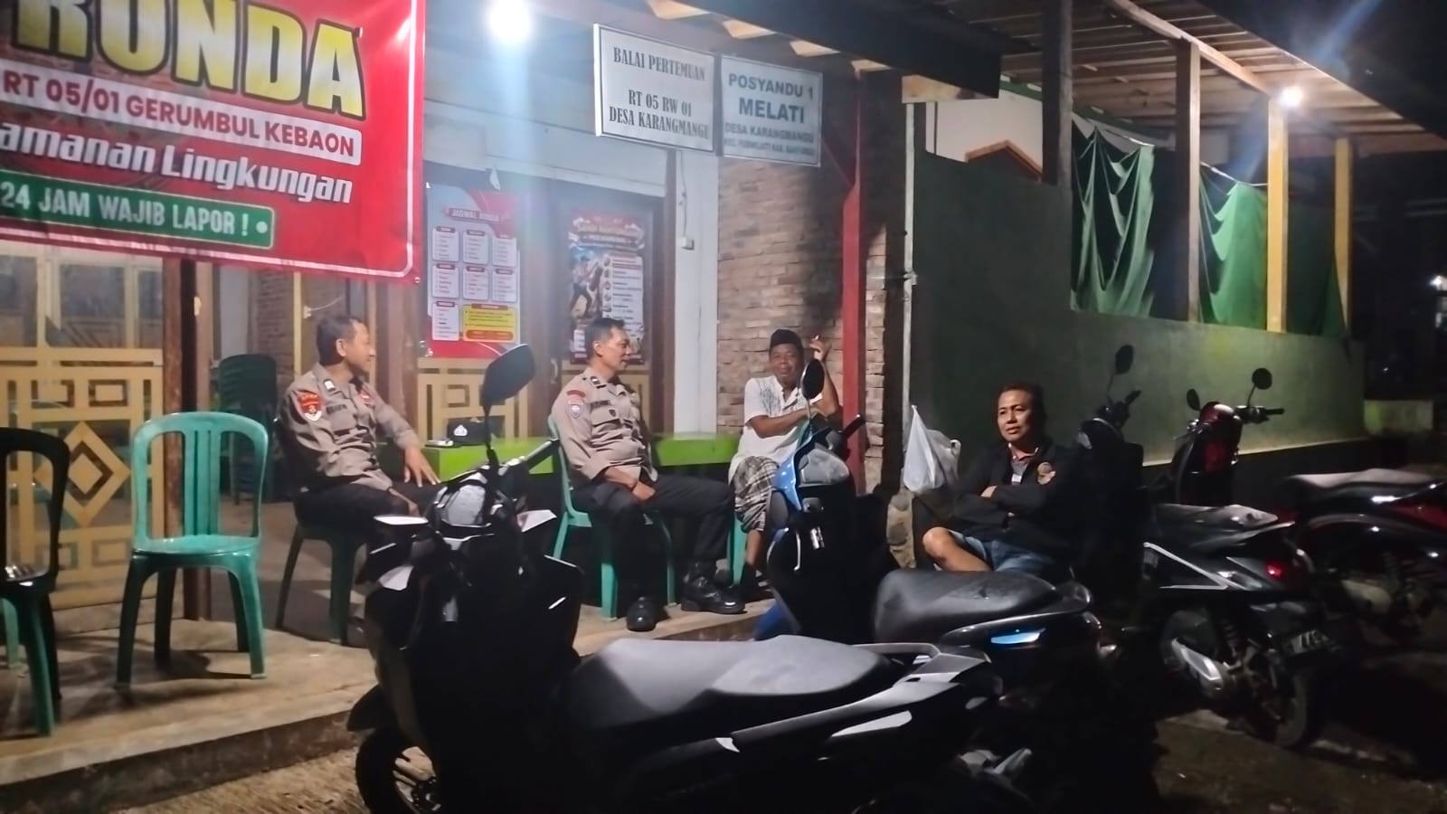 Satkamling Karangmangu Disambangi Bhabinkamtibmas, Polsek Purwojati Banyumas Ajakan Warga Semangat Ronda Malam