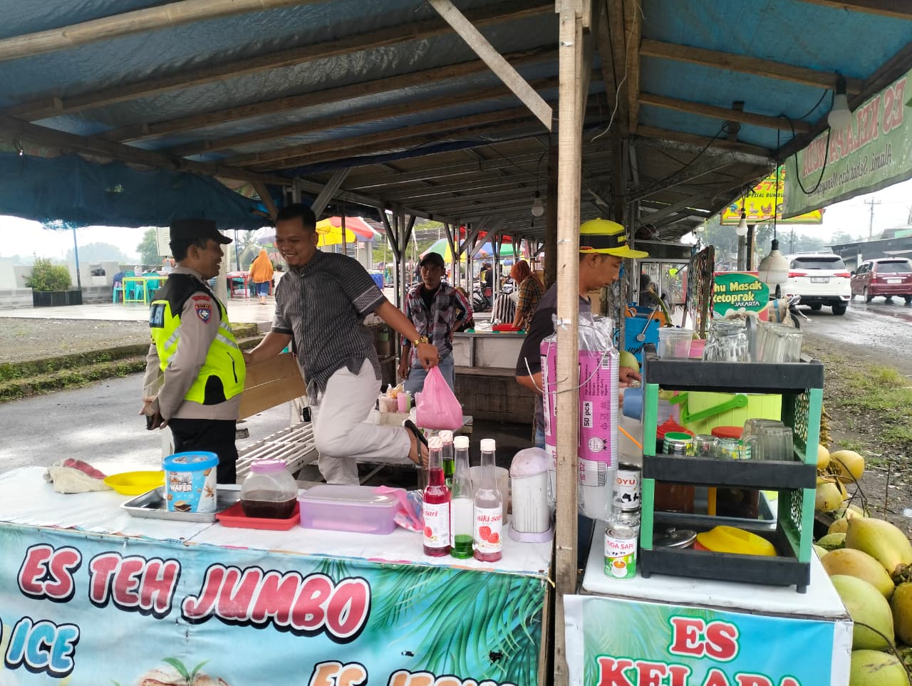 Patroli Ngabuburit, Bhabinkamtibmas Rawalo Polresta Banyumas Sampaikan Pesan Kamtibmas