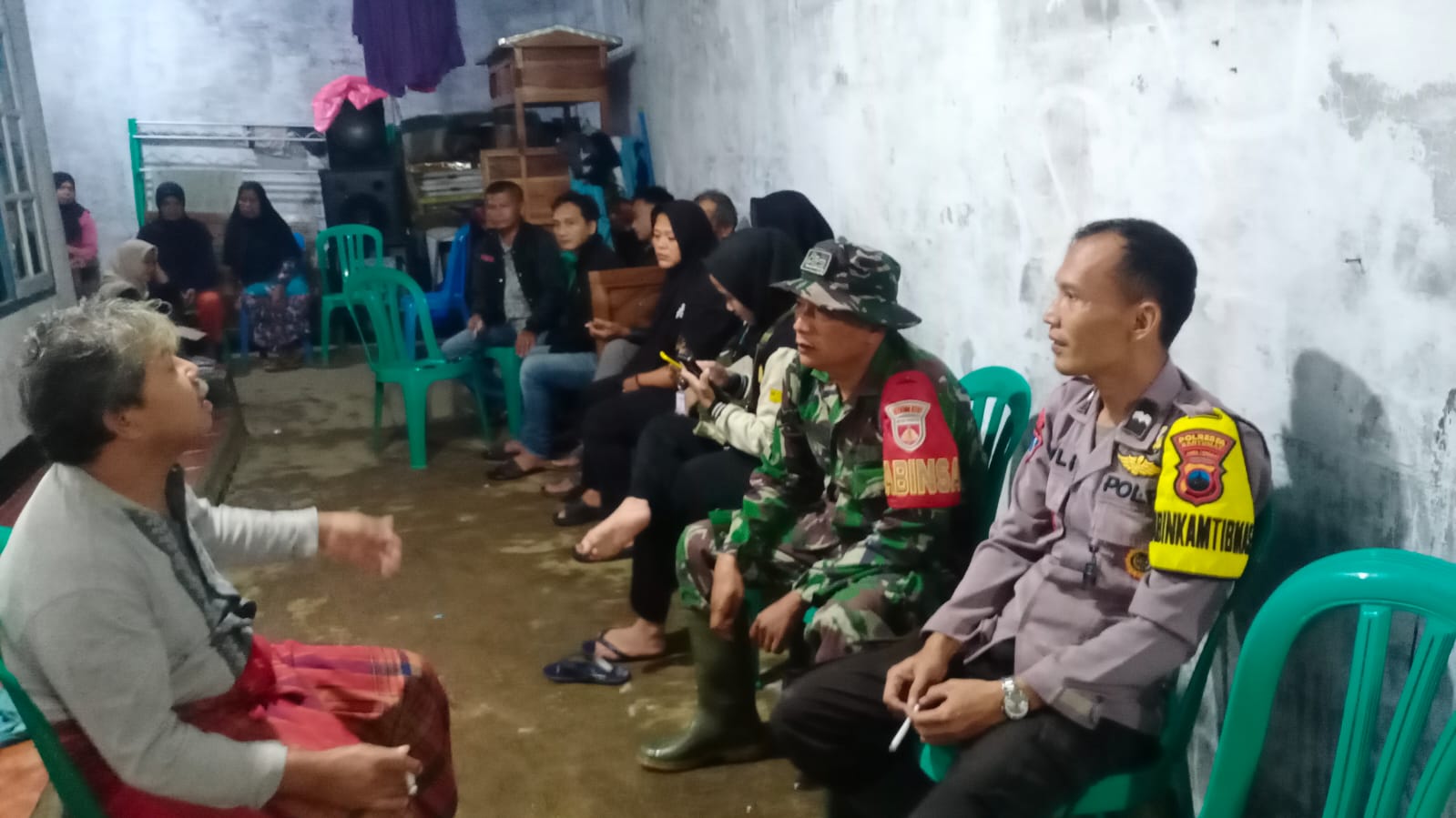 Respons Cepat Polsek Sumbang Polresta Banyumas Datangi TKP Warga Tersambar Petir